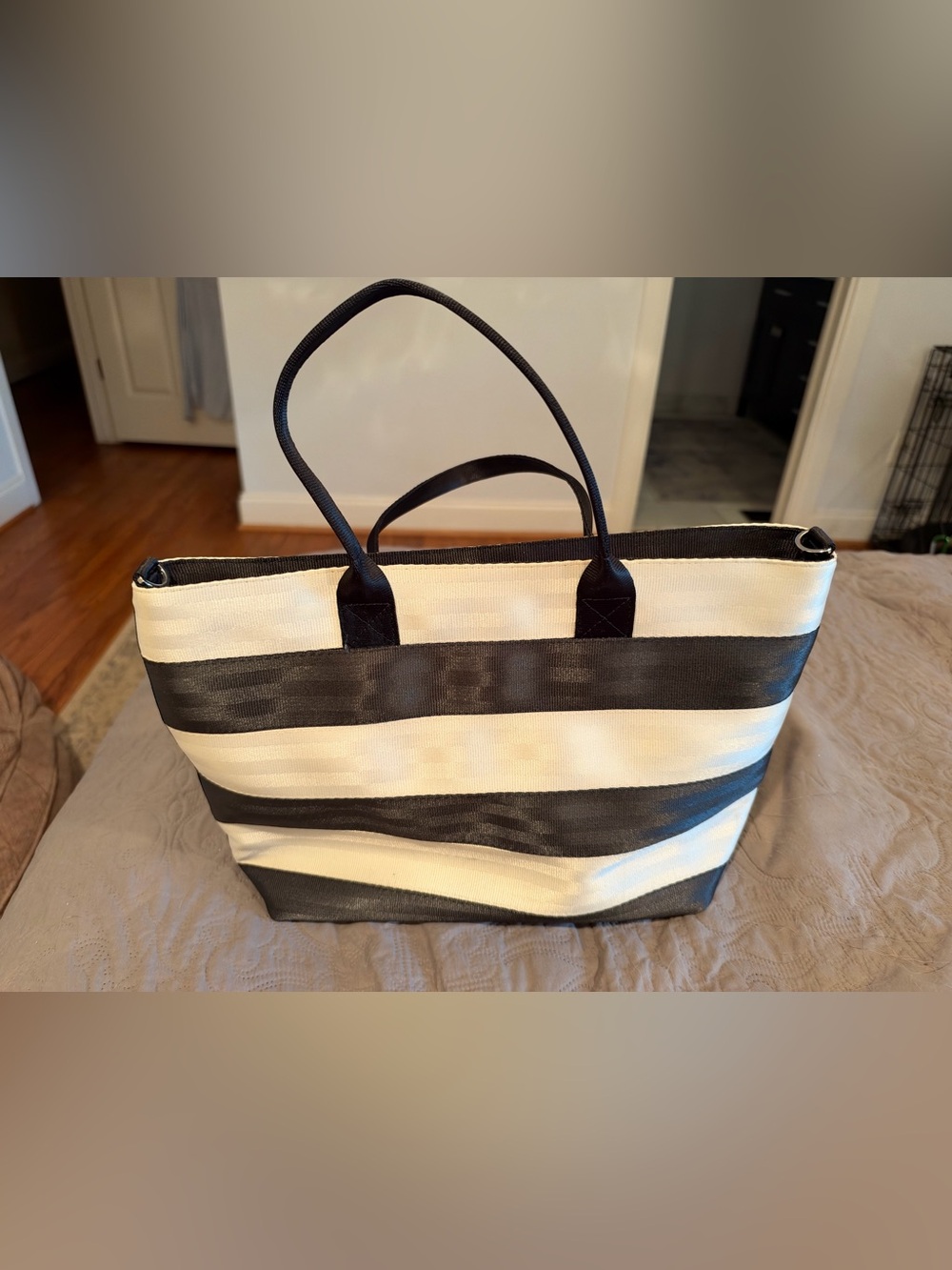 Harveys California Seatbelt Tote Bag / Purse Black White Stripe